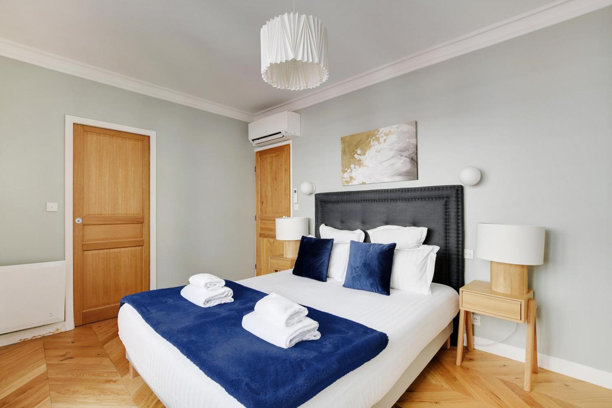 Pick A Flat'S Apartments In Montmartre - Rue Lepic Paris Exterior photo