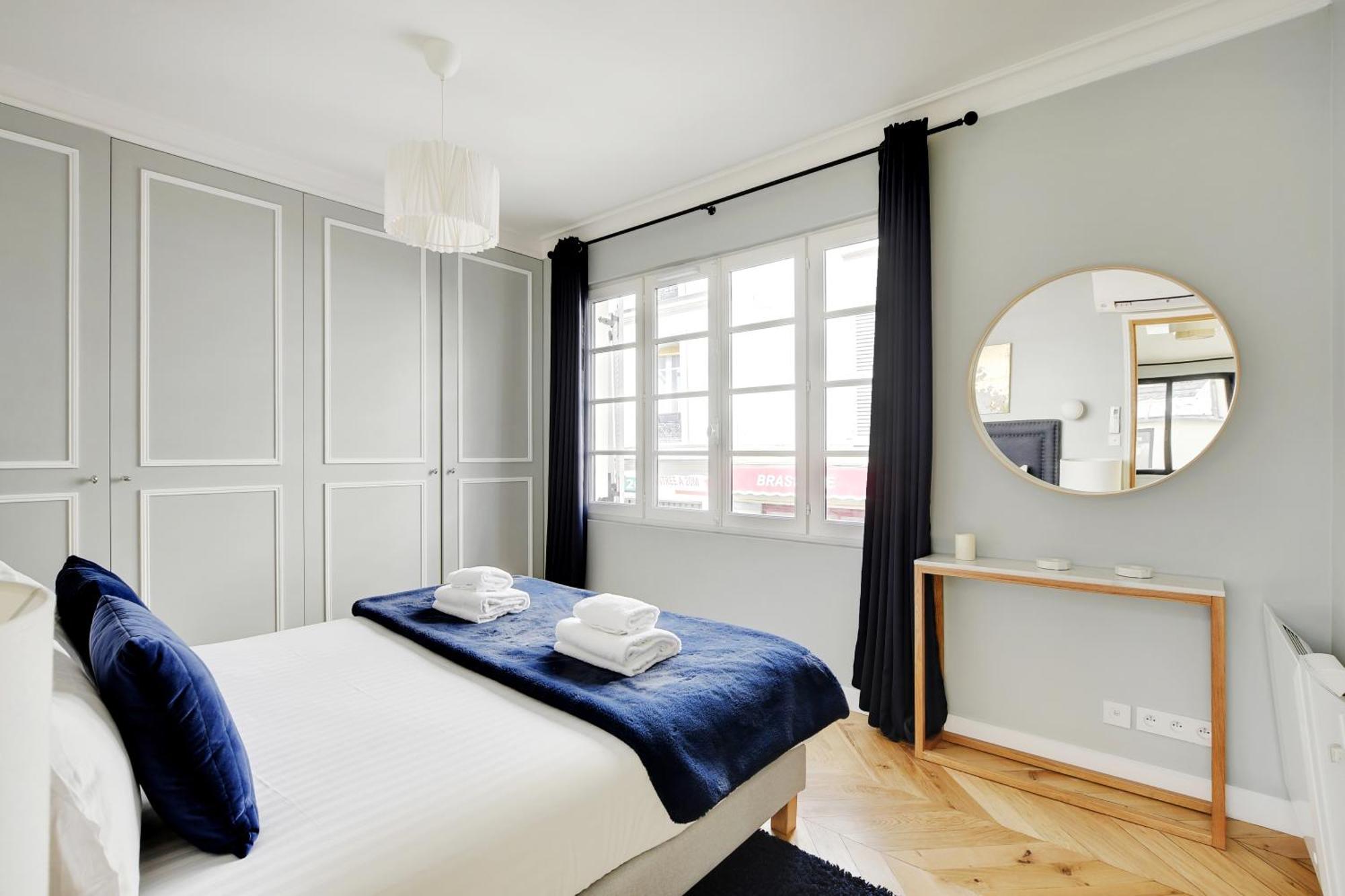 Pick A Flat'S Apartments In Montmartre - Rue Lepic Paris Exterior photo