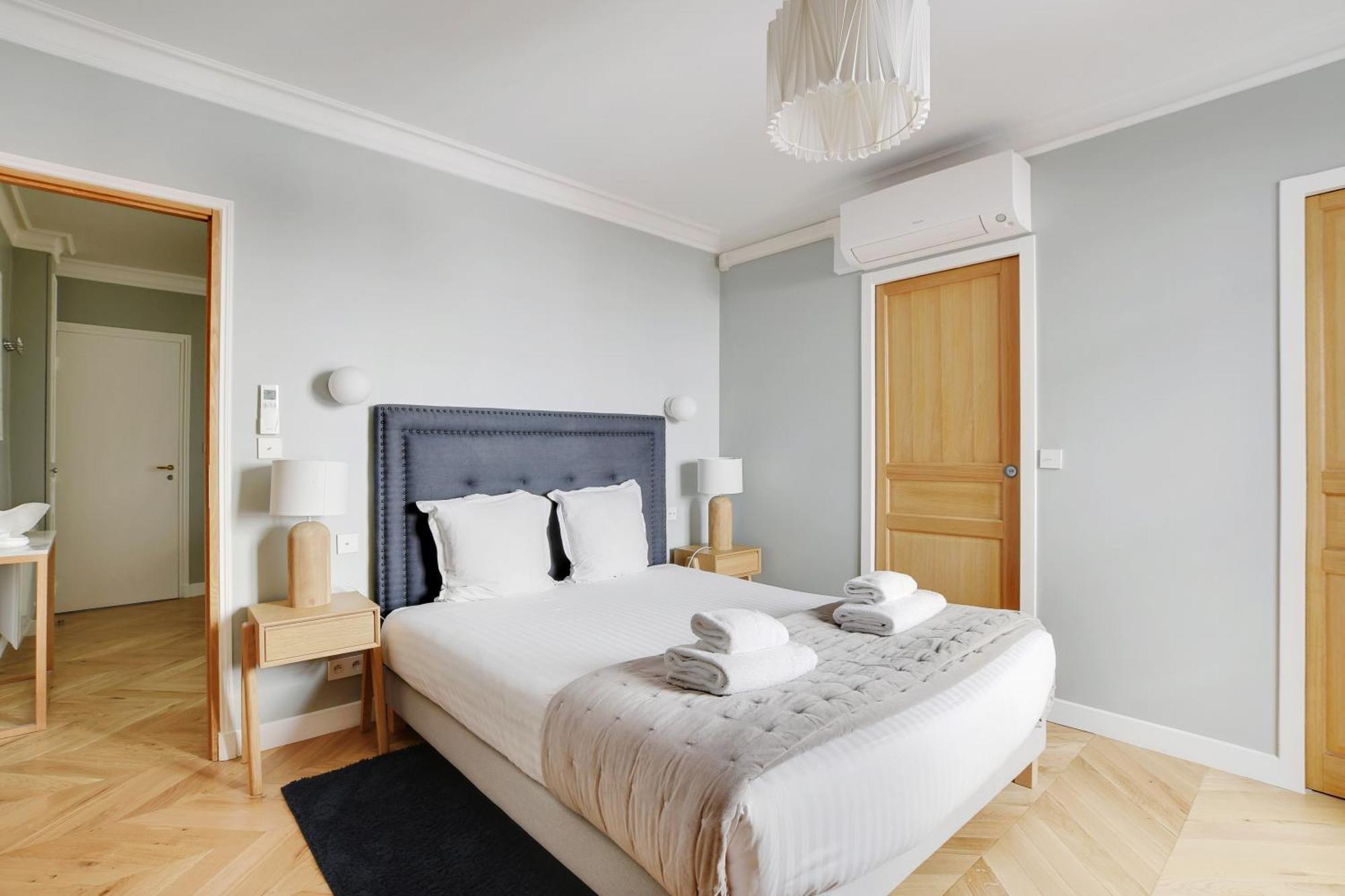 Pick A Flat'S Apartments In Montmartre - Rue Lepic Paris Exterior photo