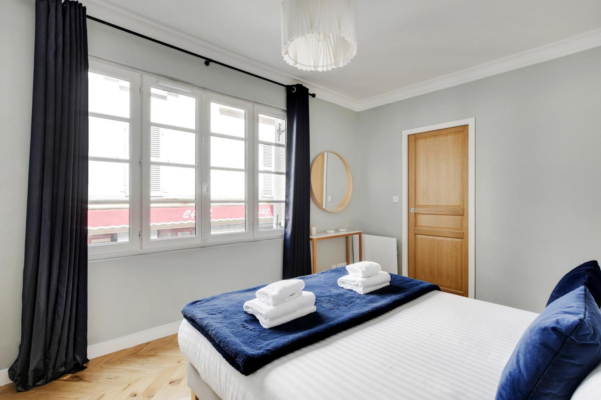 Pick A Flat'S Apartments In Montmartre - Rue Lepic Paris Exterior photo