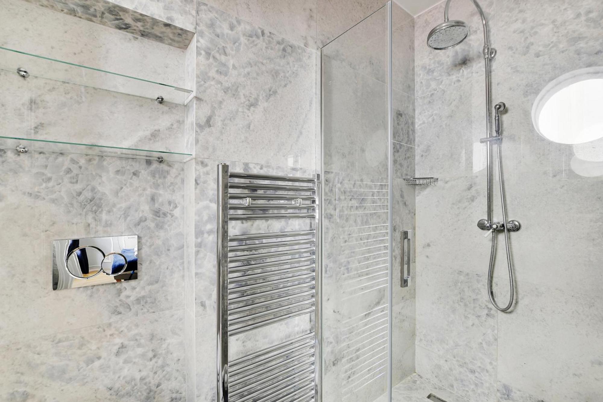 Pick A Flat'S Apartments In Montmartre - Rue Lepic Paris Exterior photo